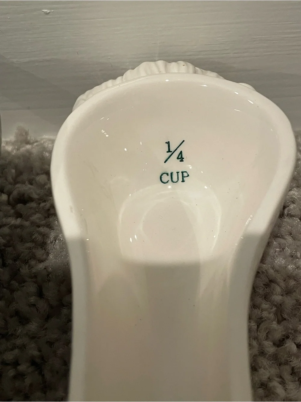 Measuring cups & spoons